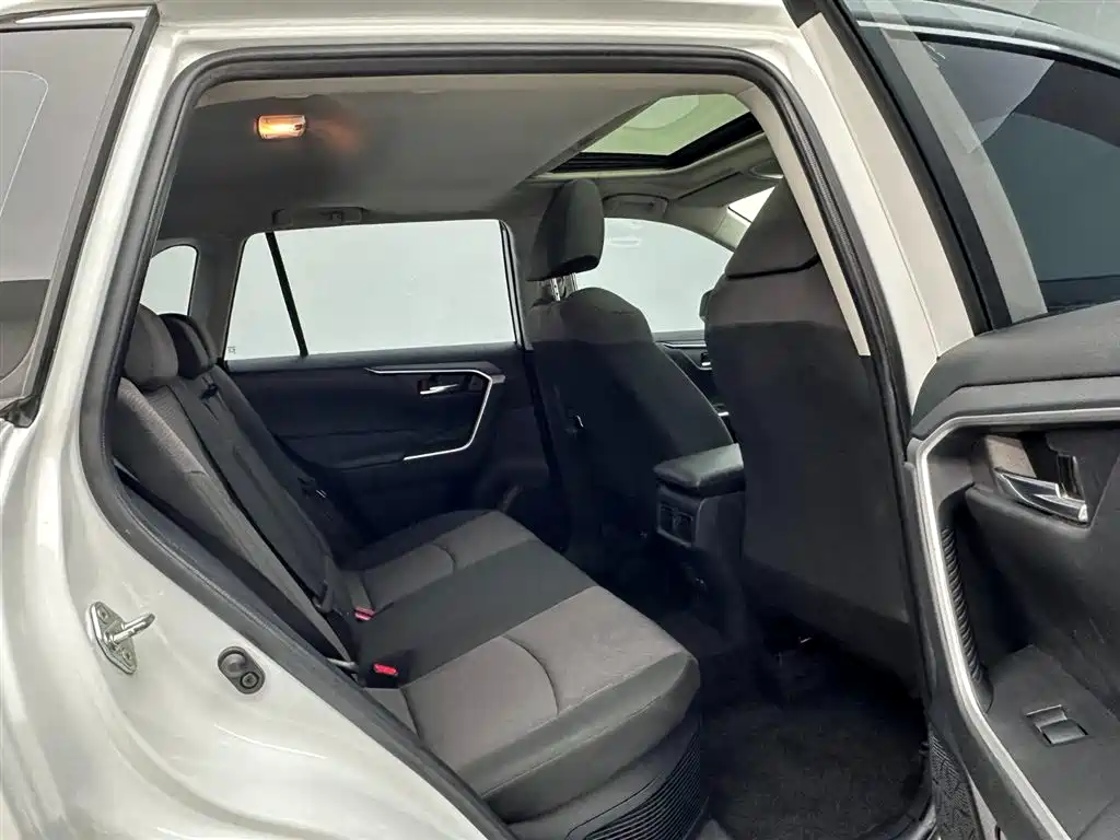 Toyota RAV4 Rongfang 2022 Hybrid 2.5L E-CVT 2WD Elite Edition фото 21