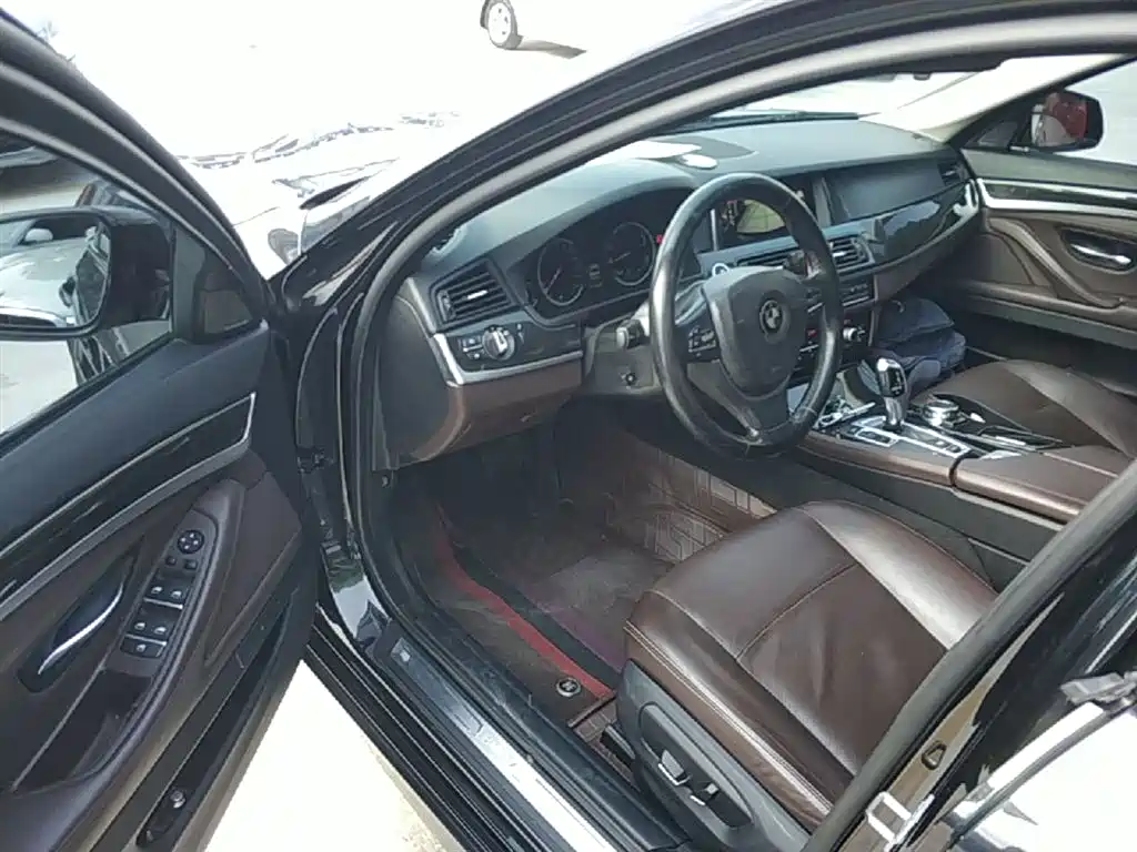 BMW 5 Series 2017 525Li Luxury Design Package фото 16