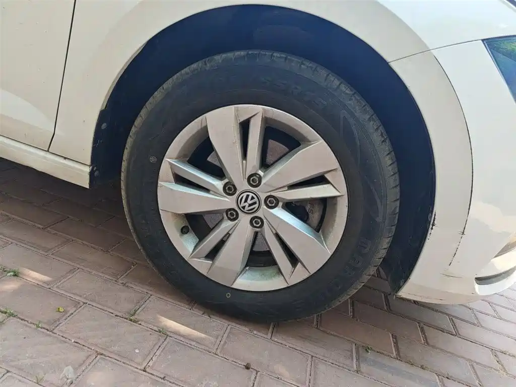 Volkswagen Polo 2019 Plus 1.5L Automatic Panorama Enjoyment Edition фото 26