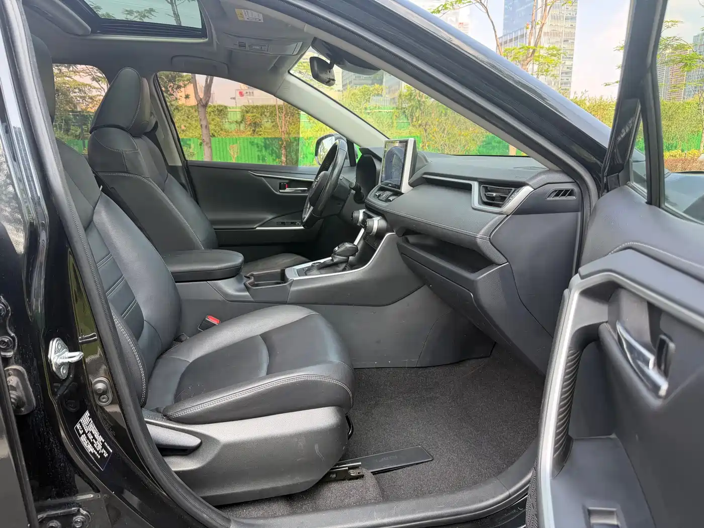 Toyota RAV4 Rongfang 2021 Hybrid 2.5L E-CVT AWD Elite PLUS Edition фото 14
