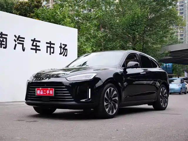 AITO Wenjie AITO M5
