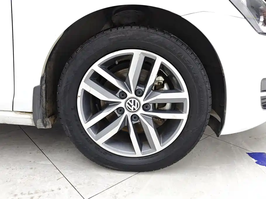 Volkswagen Golf 2017 230TSI Auto Comfort Millionth Anniversary Edition фото 6