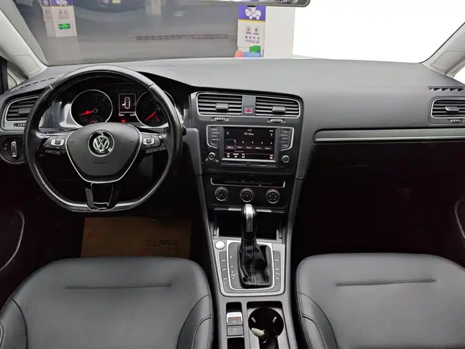 Volkswagen Golf 2017 230TSI Auto Comfort Millionth Anniversary Edition фото 12