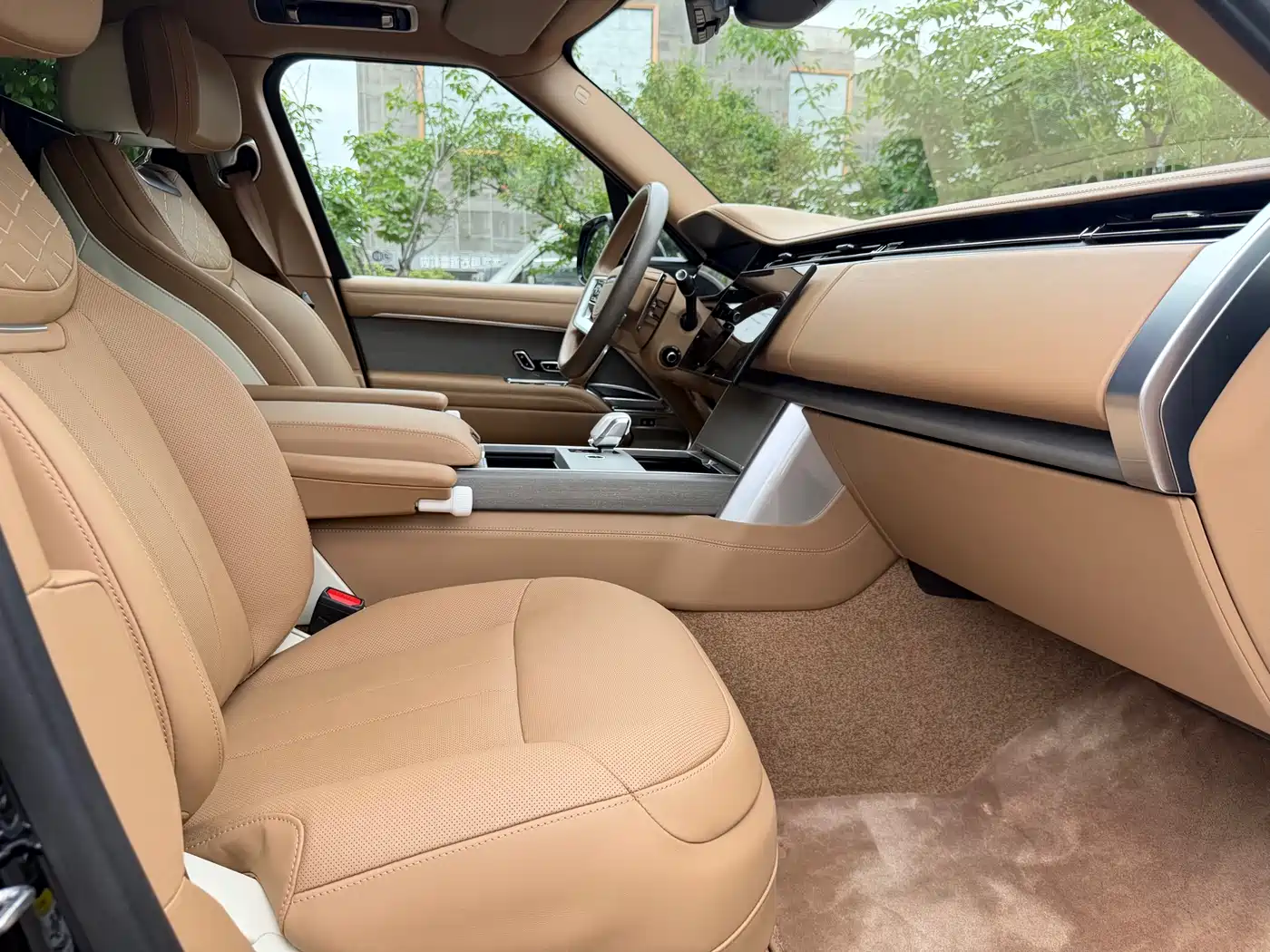 Land Rover Range Rover 2024 3.0 L6 400PS SV Prestige Genesis Extended 4-Seater фото 13