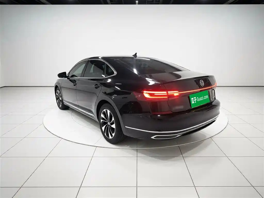 Volkswagen Passat 2023 330TSI Starlight Elite Edition фото 5