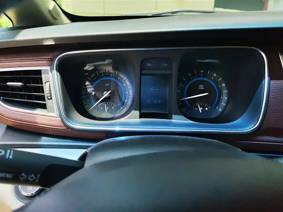 Buick GL8 2015 2.4L Luxury Business Exclusive Edition фото 14