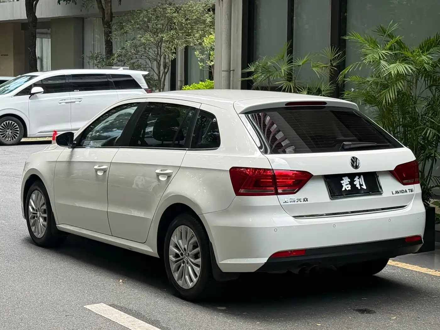 Volkswagen Lavida Tour 2013 1.4TSI Automatic Luxury фото 2