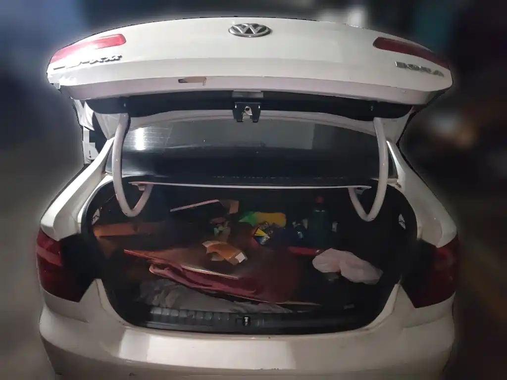 Volkswagen Bora 2014 1.6L Automatic Fashion Edition фото 15