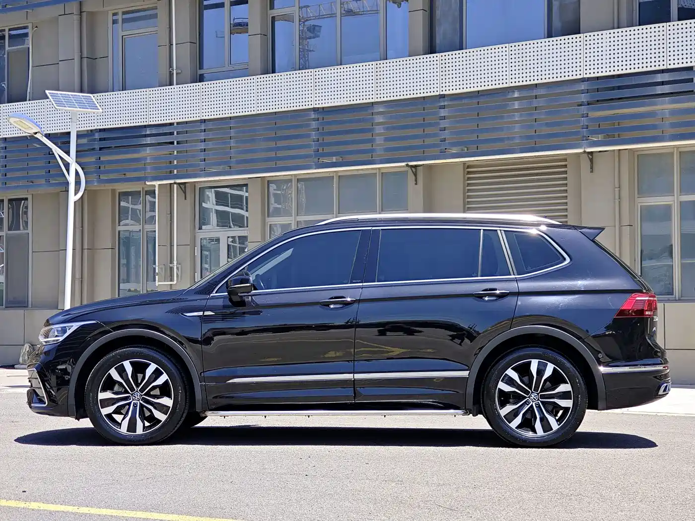 Volkswagen Tiguan L 2024 330TSI Automatic 2WD R-Line Premium Enjoyment Edition фото 7