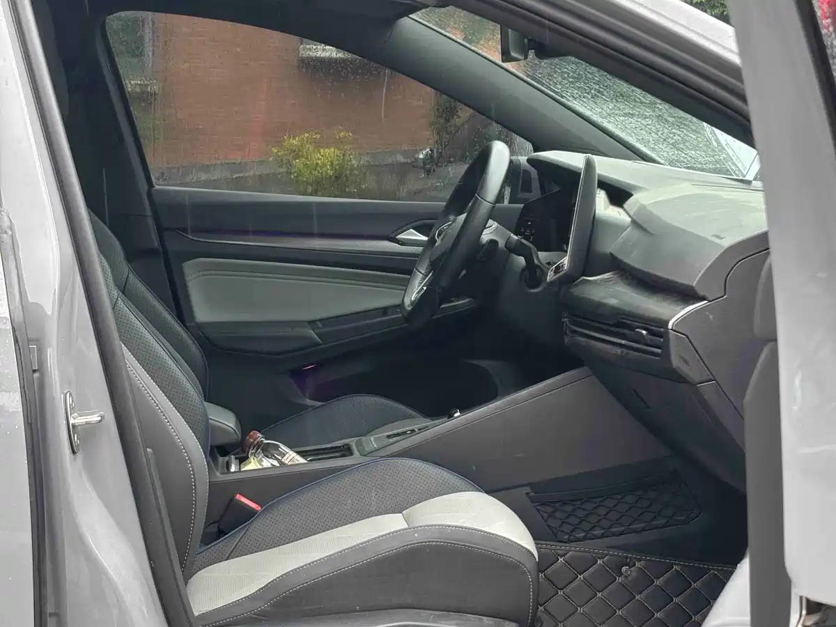 Volkswagen Golf 2025 Second Facelift 300TSI R-Line фото 7