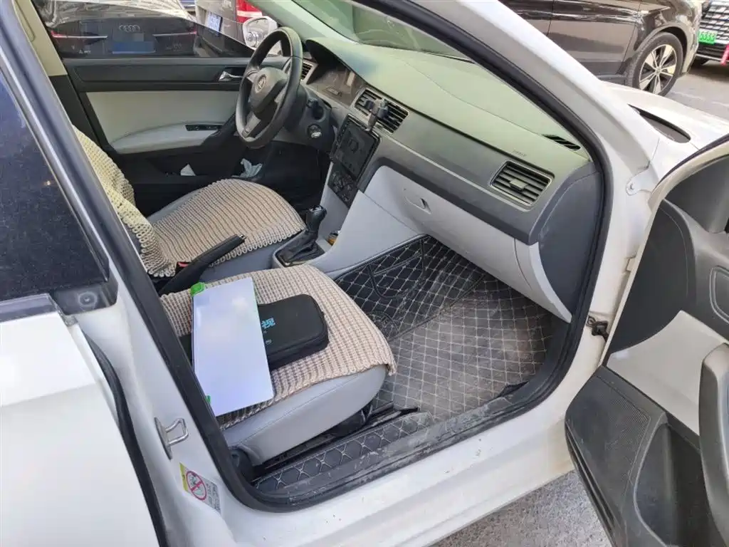 Škoda Rapid 2016 1.6L Automatic Pioneer Edition фото 20