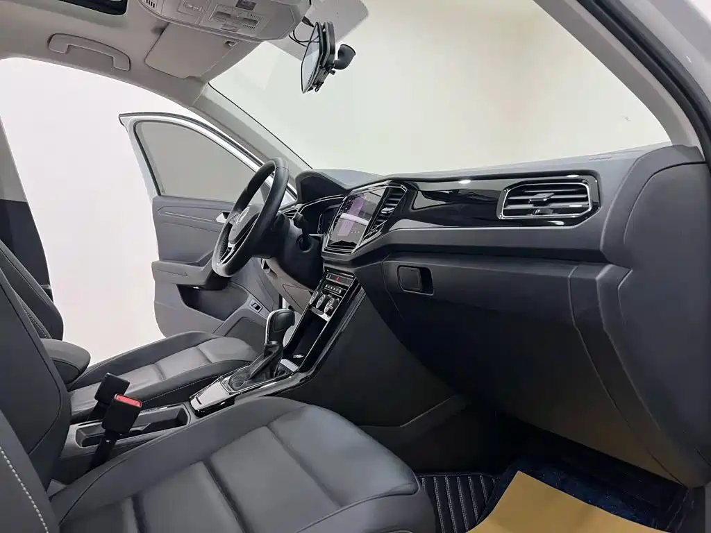 Photo 6 - Volkswagen T-ROC