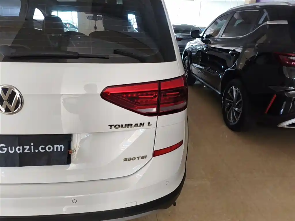 Volkswagen Touran 2018 Touran L 280TSI DSG Frontier Edition 6-Seater China V фото 8