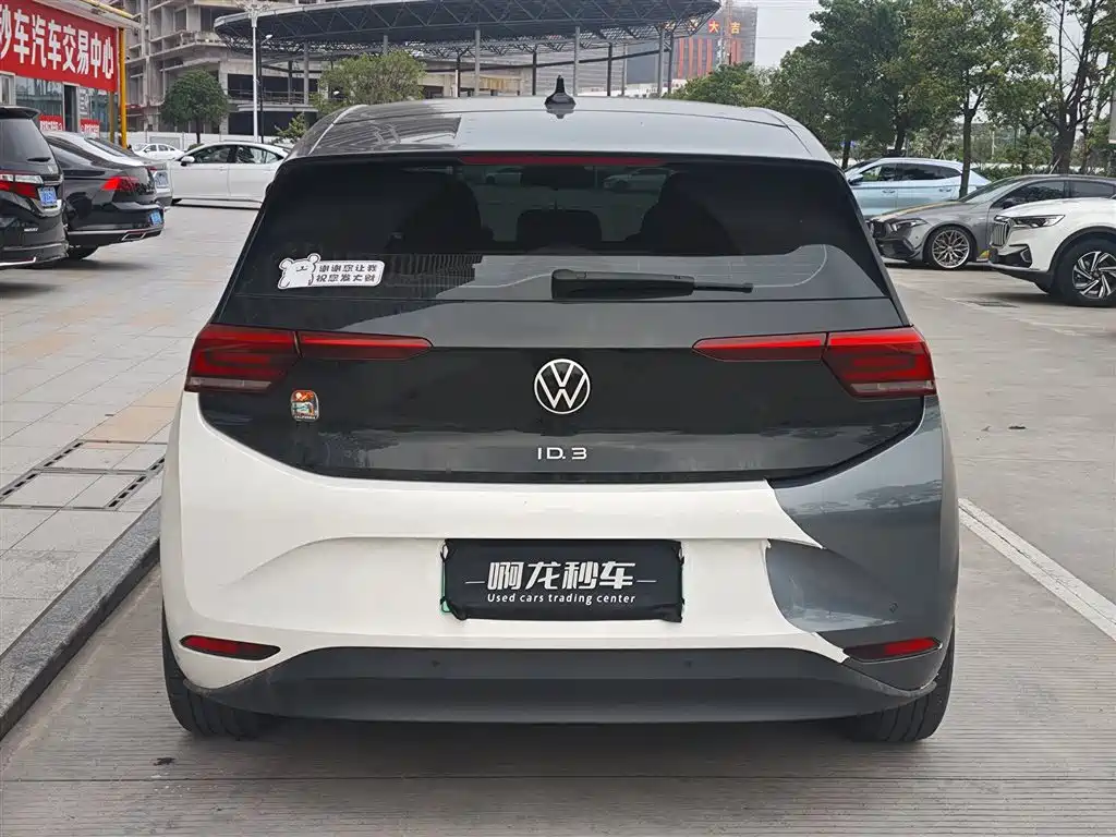 Volkswagen ID.3 2023 Pure Smart Edition фото 8