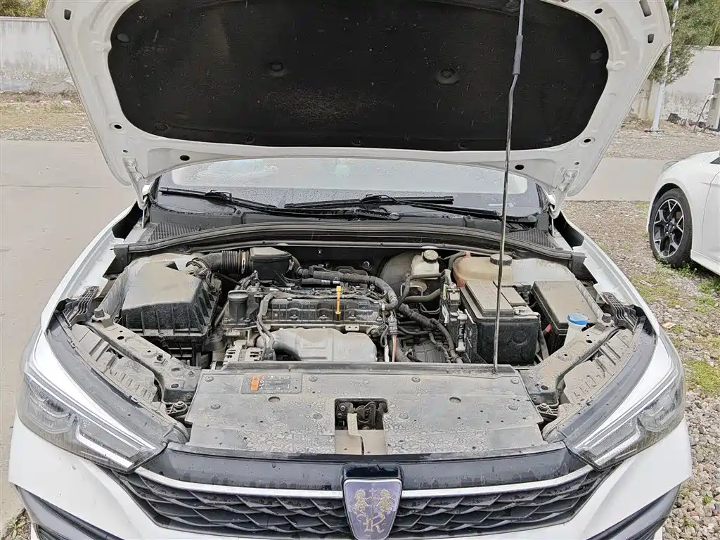 Фото 11 - Roewe i5
