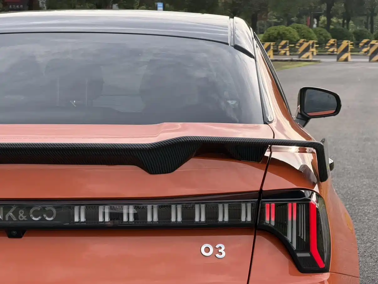 Фото 9 - Lynk & Co 03