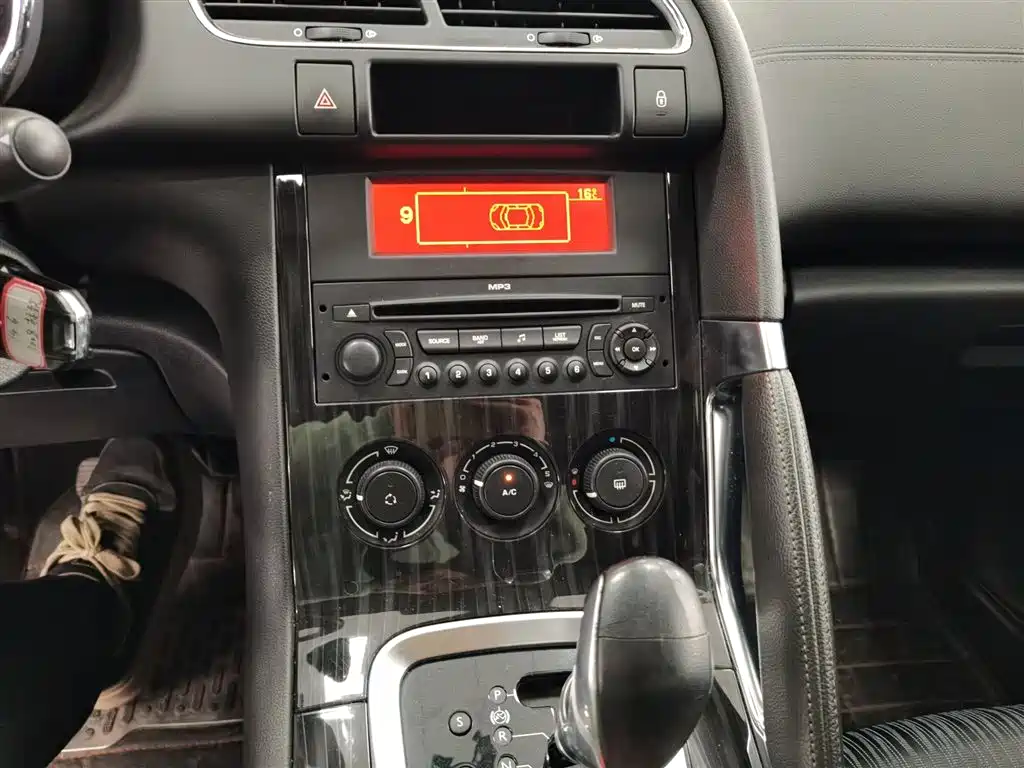 Peugeot 3008 2013 2.0L Automatic Classic Edition фото 9