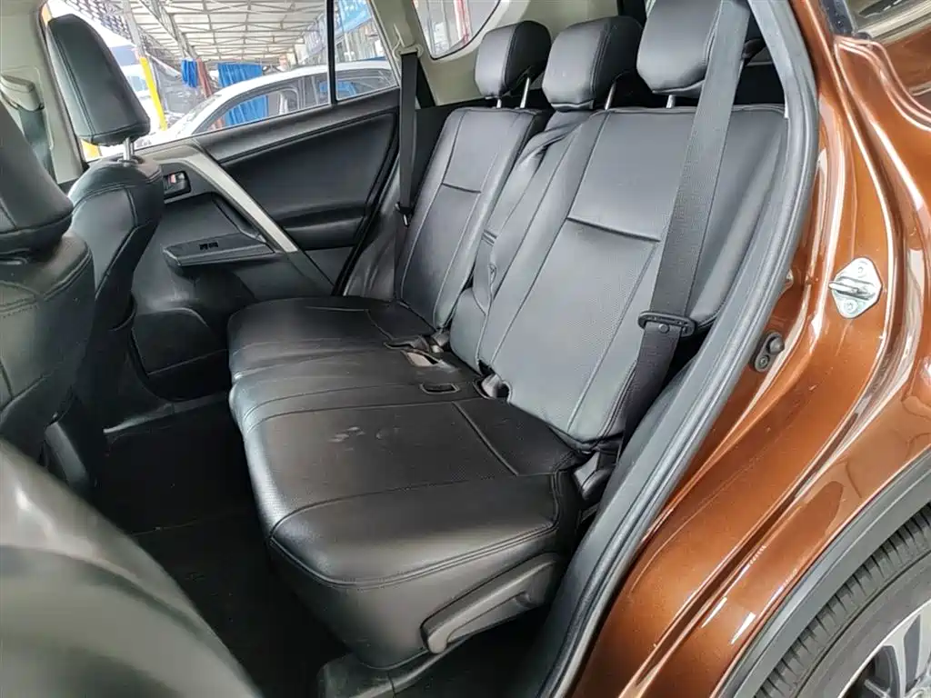 Toyota RAV4 Rongfang 2015 2.0L CVT 2WD Trend Edition фото 17