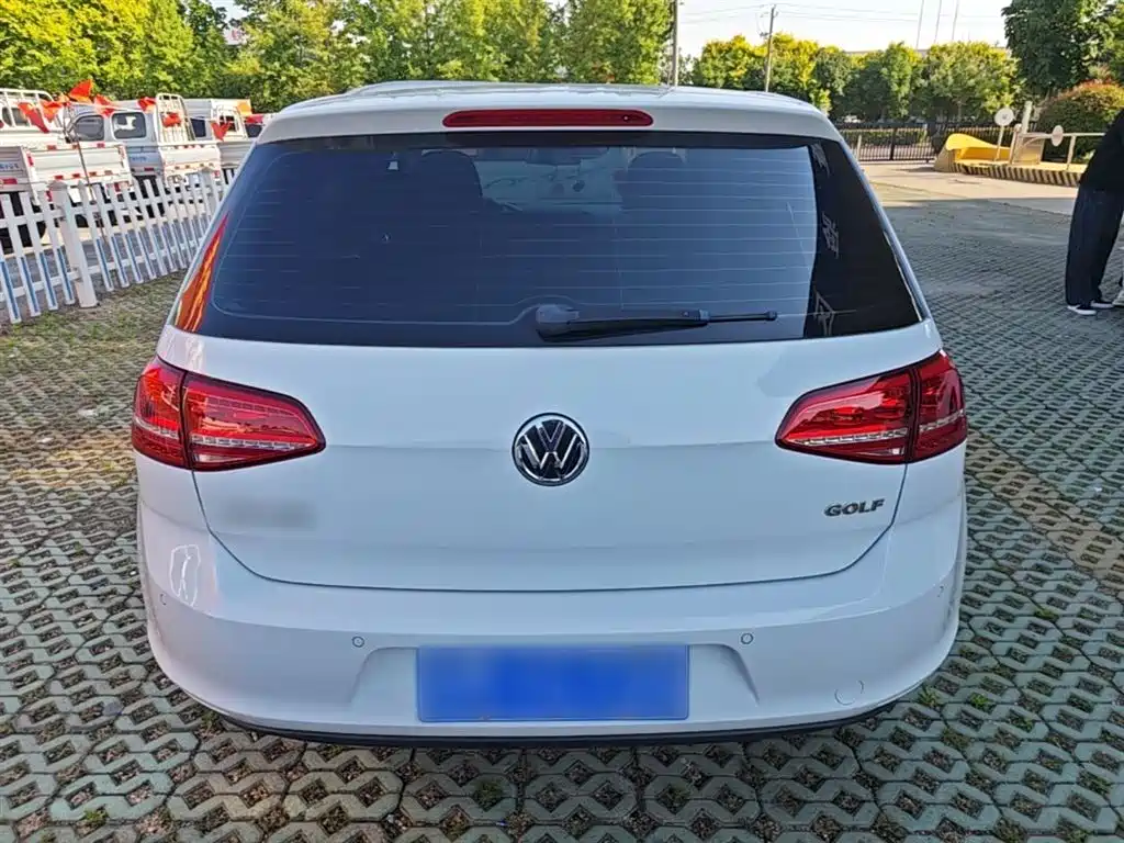 Volkswagen Golf 2016 1.6L Automatic Fashion фото 6
