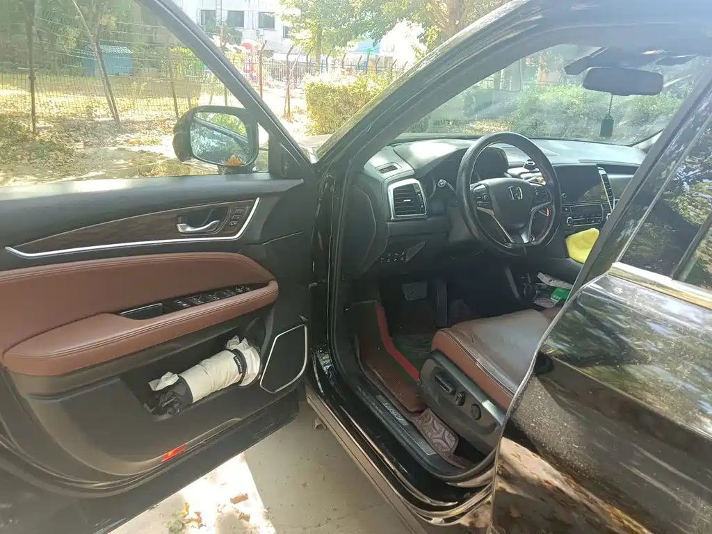 Фото 12 - Honda UR-V