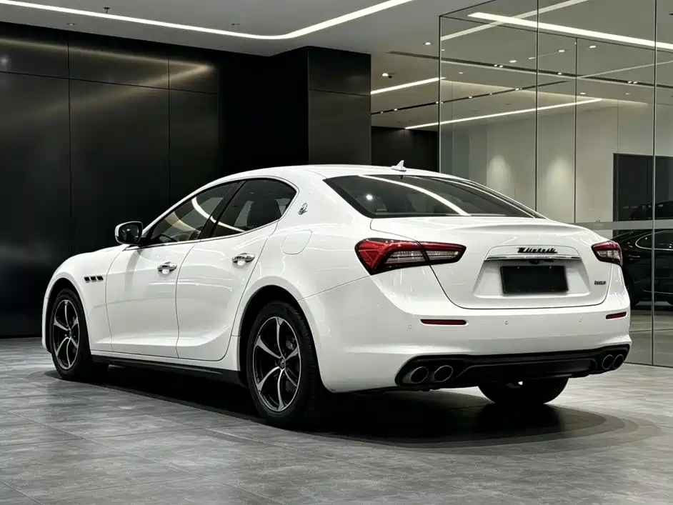 Фото 4 - Maserati Ghibli