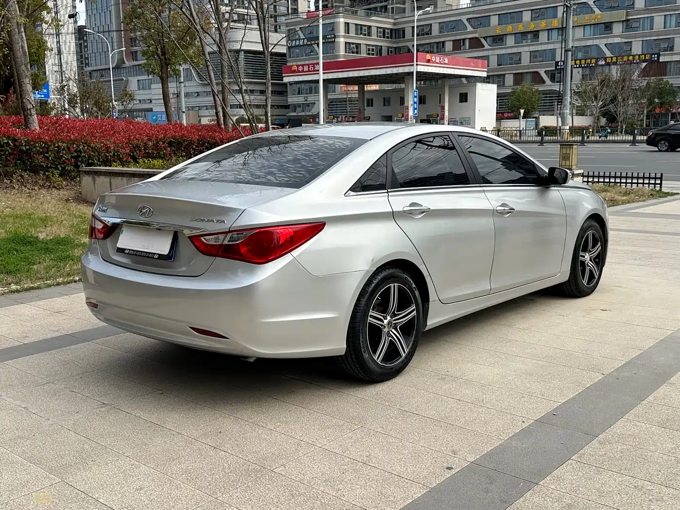 Hyundai Sonata 2011 2.0L Auto Premium Edition фото 4