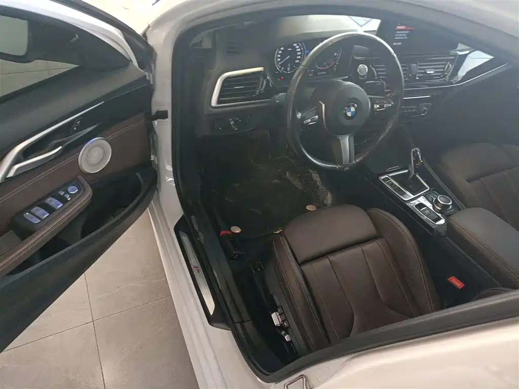 BMW 1 Series 2022 125i M Sport Shadow Edition фото 12