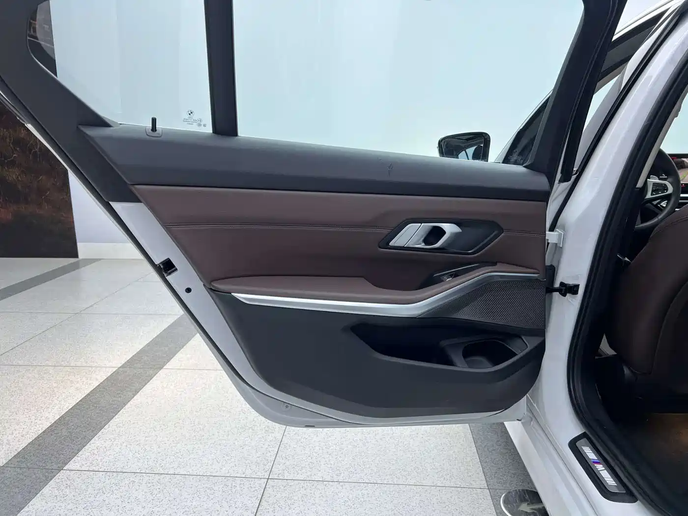BMW 3 Series 2023 320Li M Sport Package фото 14