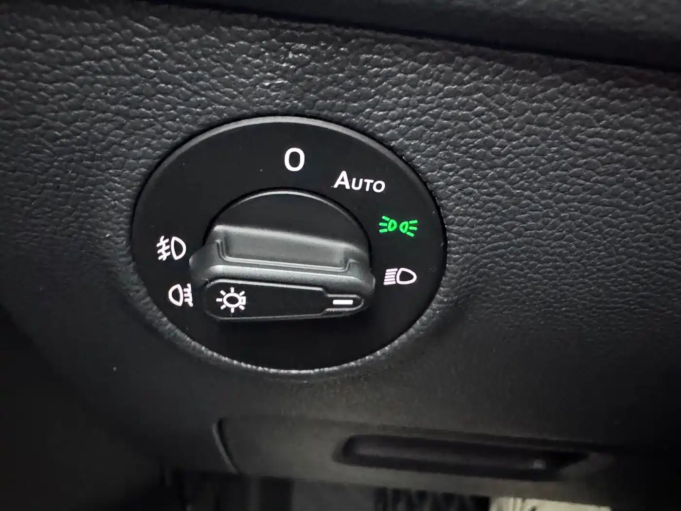 Volkswagen Tharu, миниатюра 10