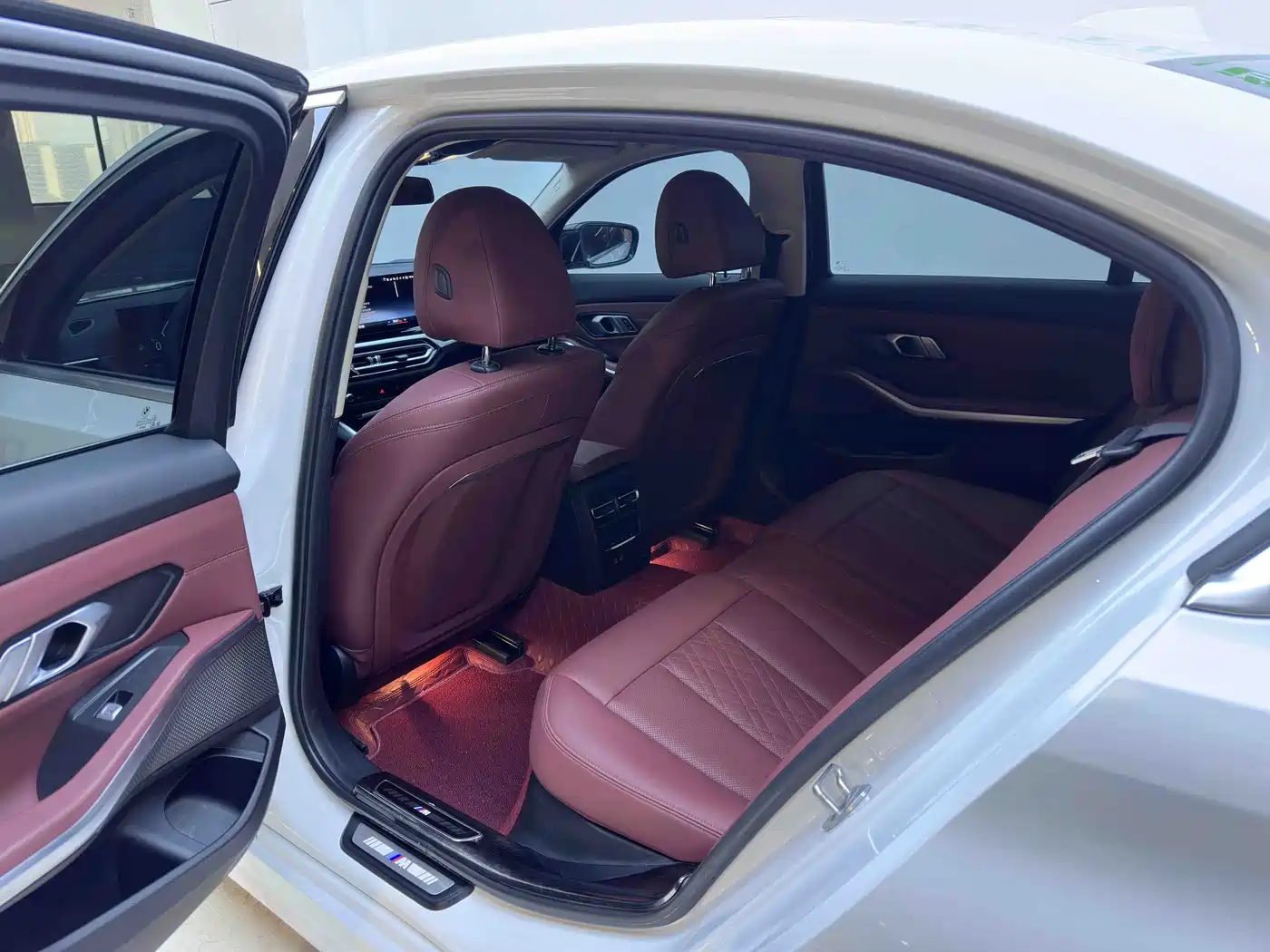 BMW 3 Series 2023 320Li M Sport Package фото 10