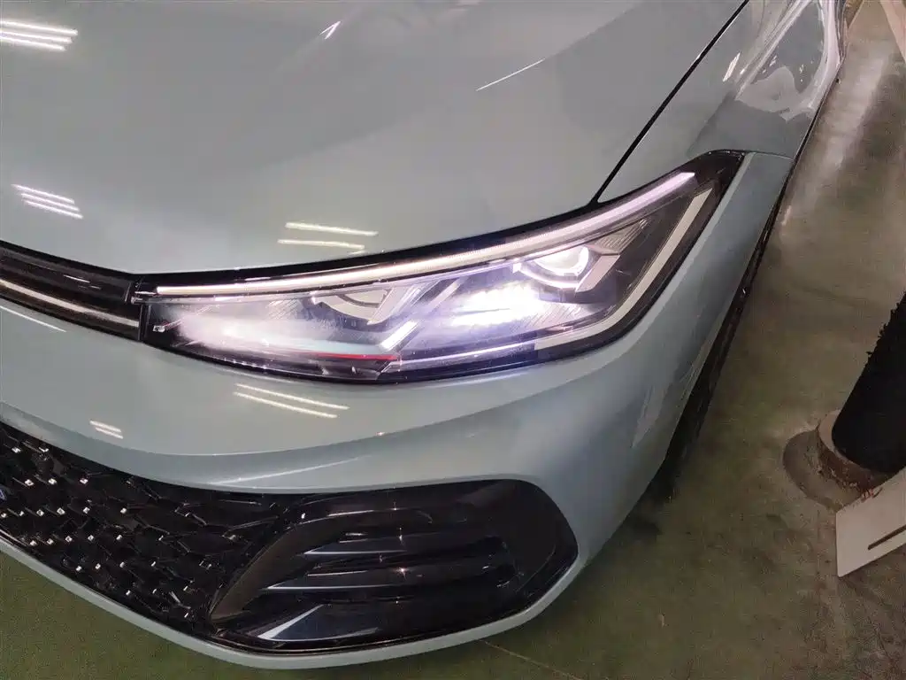 Volkswagen Passat 2025 Pro 380TSI Starlight Dragon Glory Edition фото 24