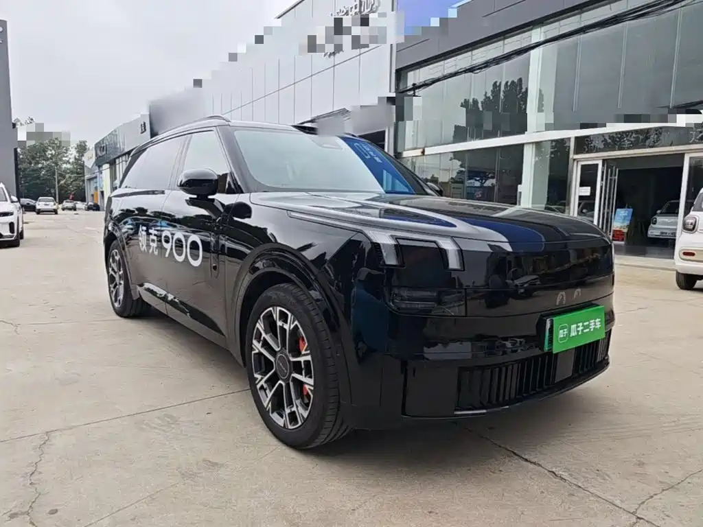Photo 4 - Lynk & Co 900