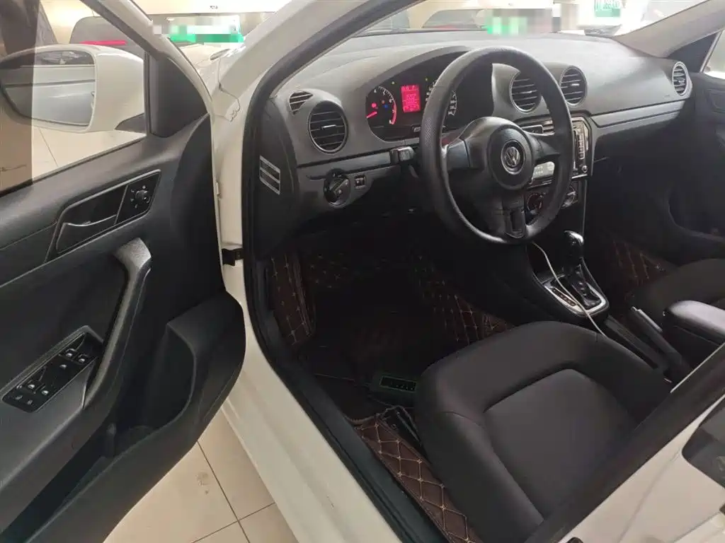 Volkswagen Jetta 2013 1.6L Automatic Fashion фото 16