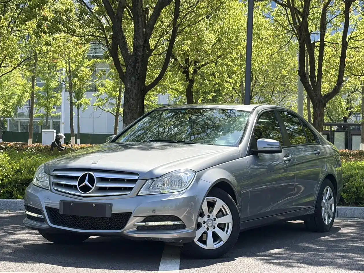 Mercedes-Benz C-Class 2013 C 180 Classic Grand Edition