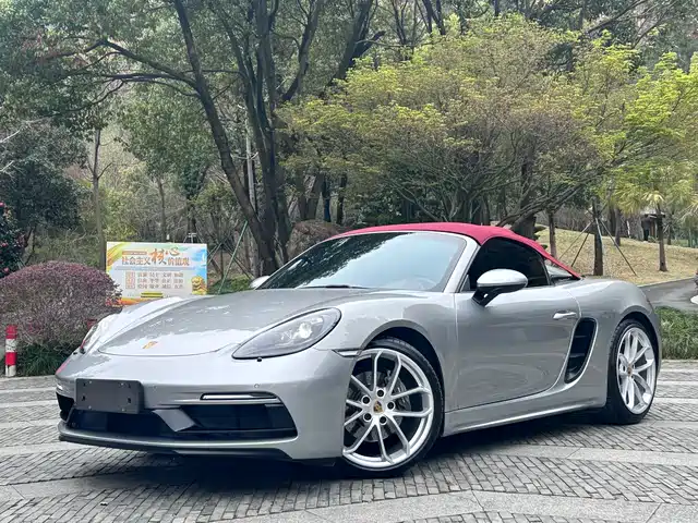 PORSCHE 718