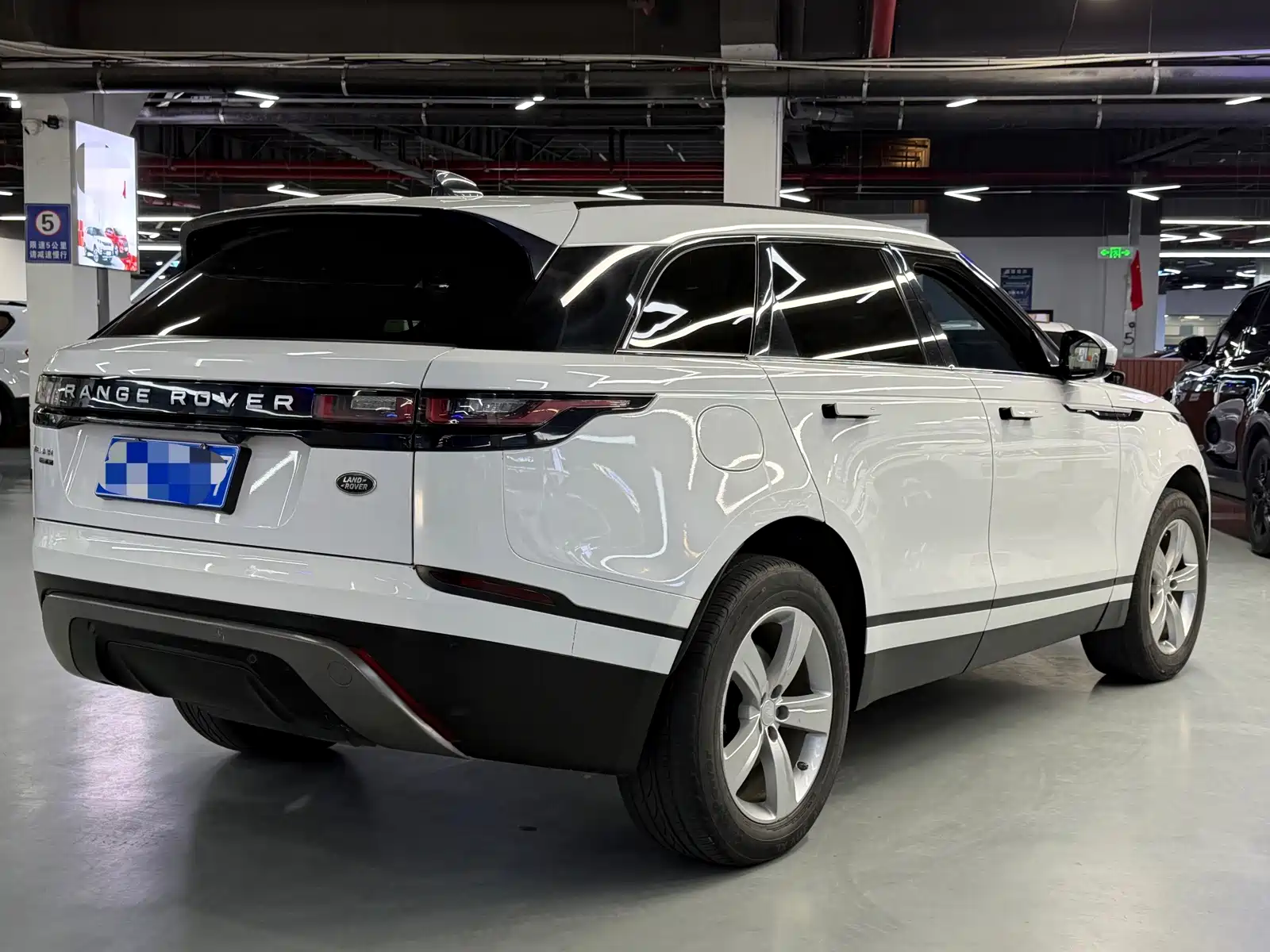 Фото 13 - Land Rover Range Rover Velar