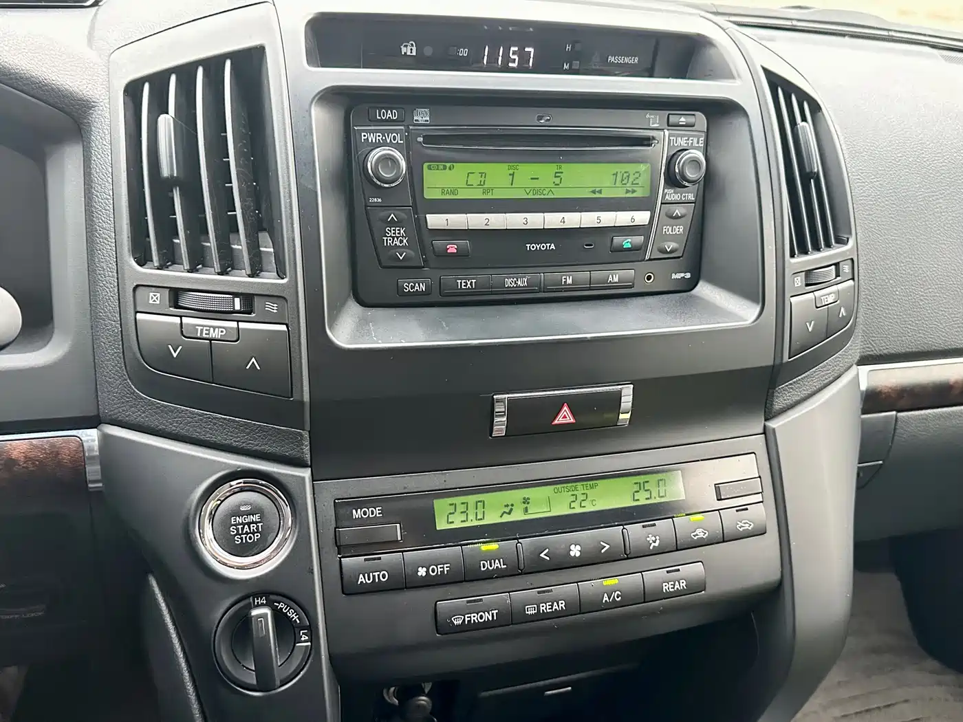 Toyota Land Cruiser (Import) 2015 4.0L V6 Middle East Limited Edition фото 14