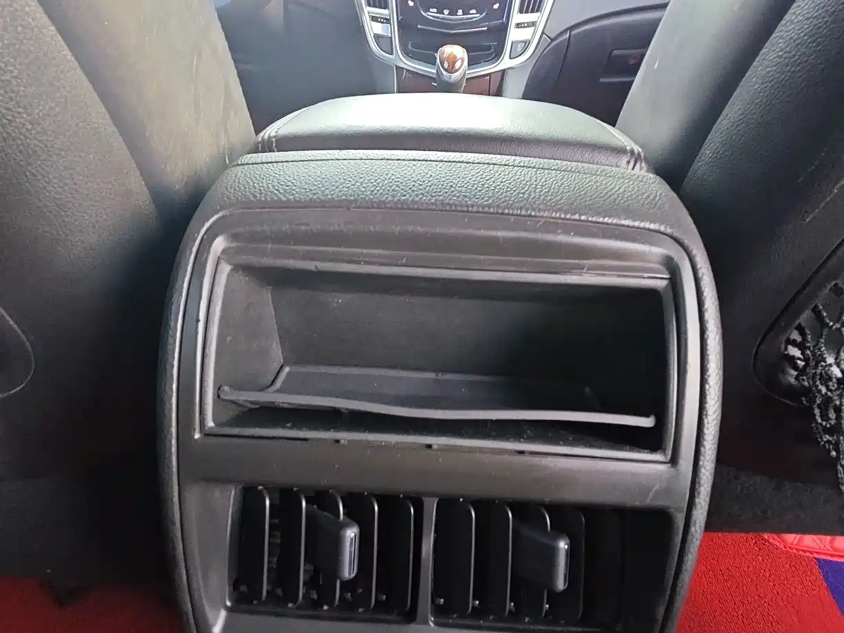 Фото 13 - Cadillac SRX