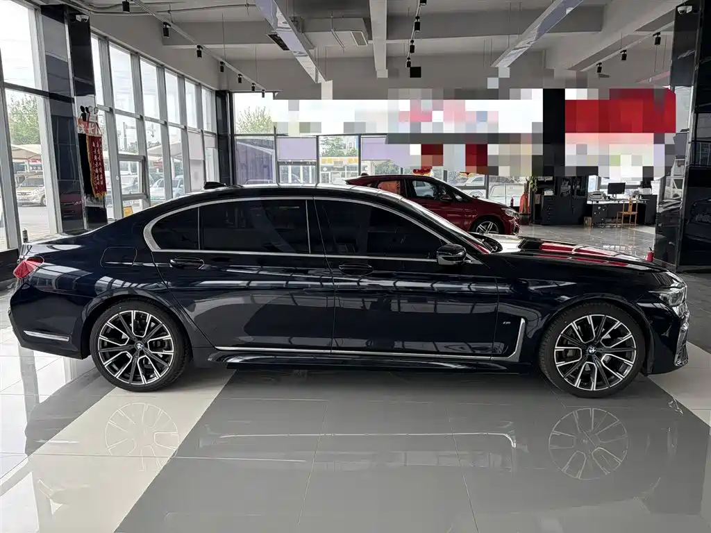 BMW 7 Series 2021 Model 740Li Leading M Sport Package фото 4