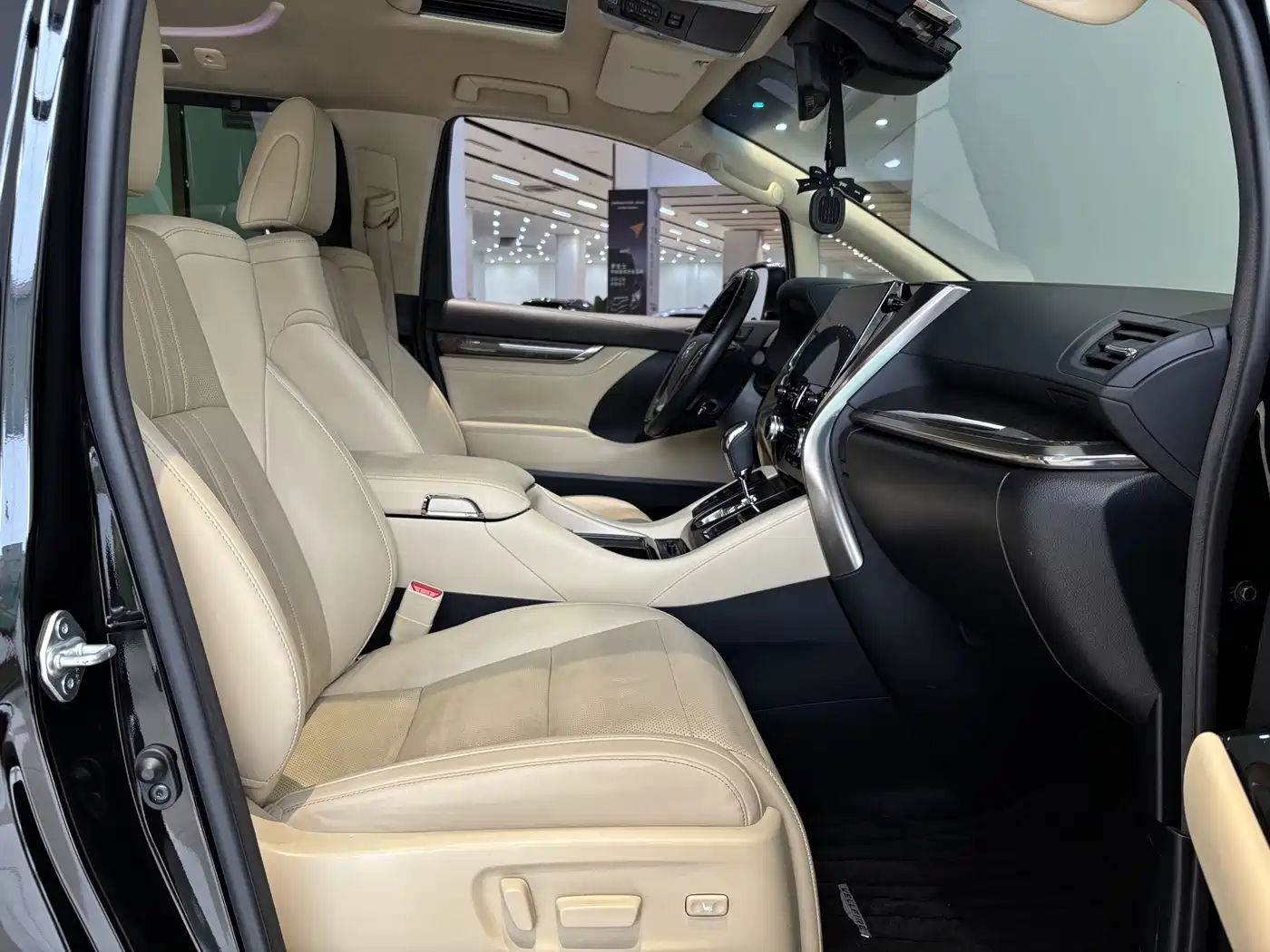 Toyota Vellfire 2021 Crown Hybrid 2.5L HV Premium Edition фото 16