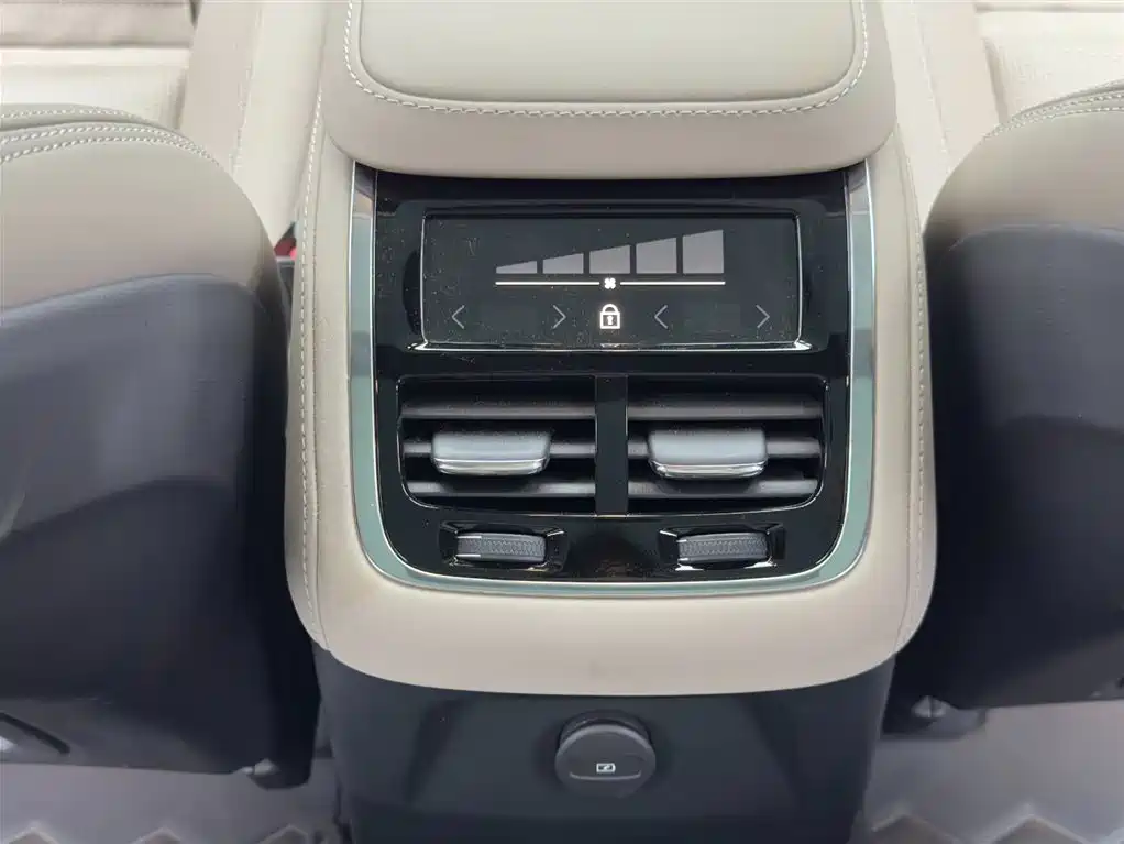 VOLVO XC90 PLUG-IN HYBRID