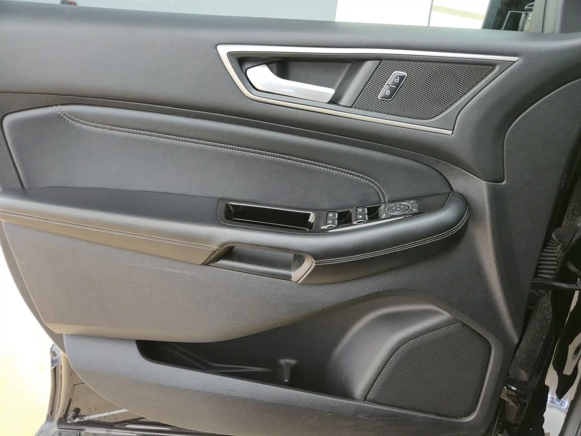 Фото 13 - Ford Edge