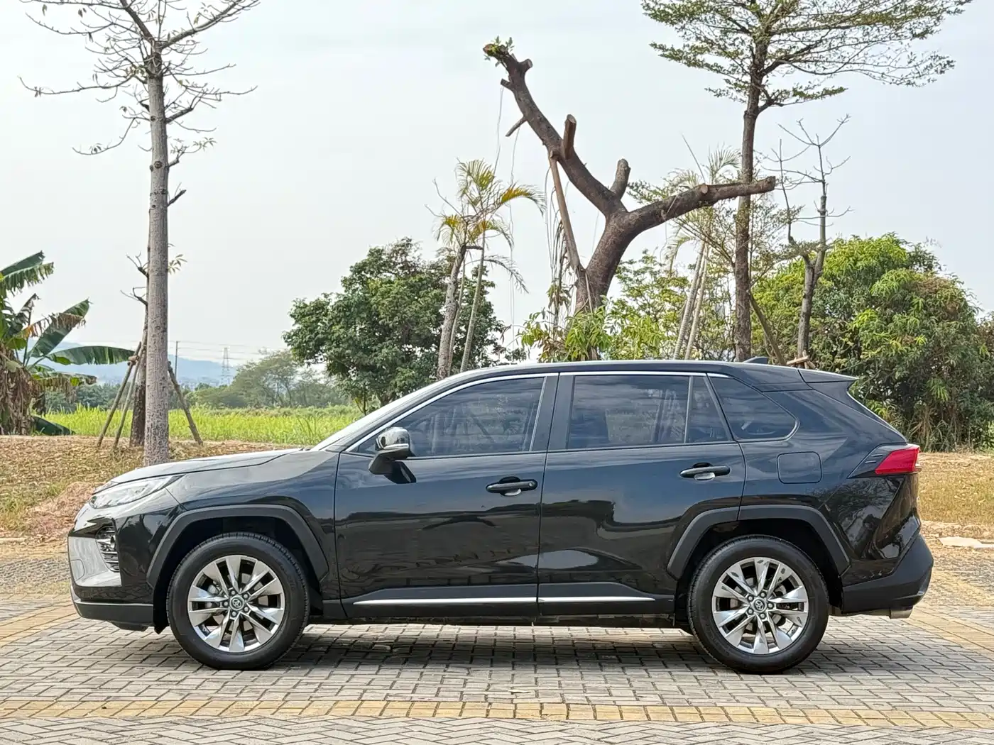 Toyota Wildlander 2022 2.0L CVT FWD Luxury PLUS Edition фото 19