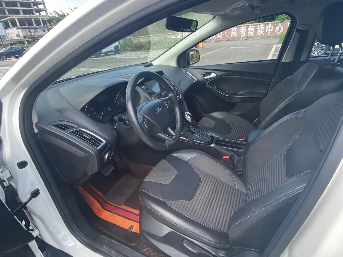 Фото 8 - Ford Focus