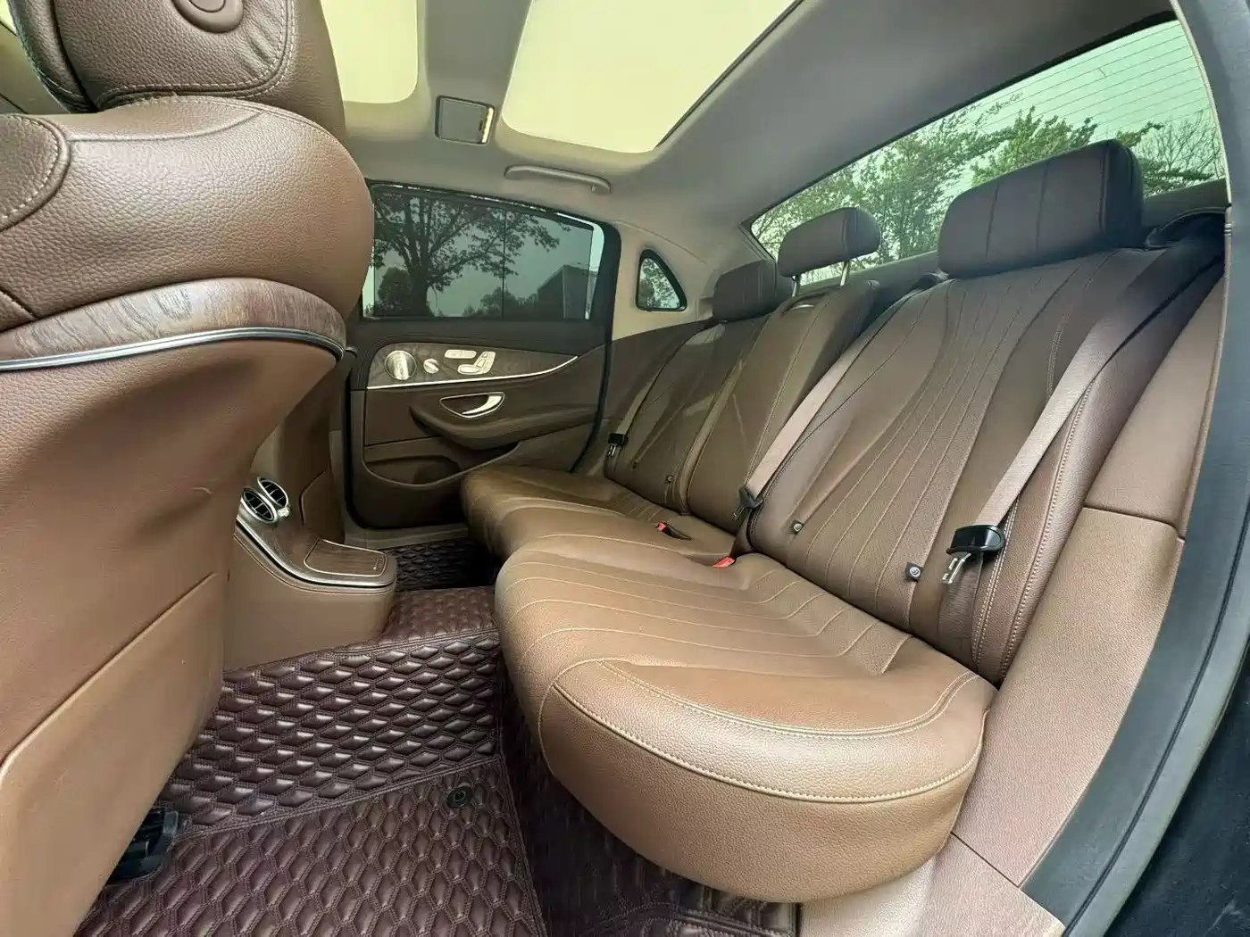 Mercedes-Benz E-Class 2021 E 300 L Luxury фото 6