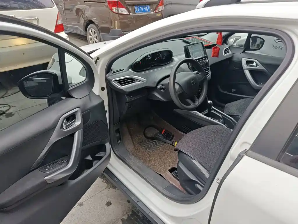 Peugeot 2008 2014 2014 1.6L Automatic Trend Edition