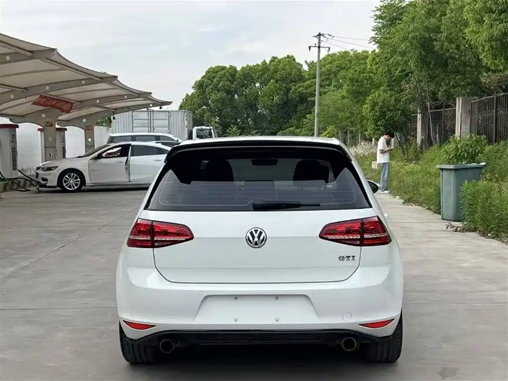 Volkswagen Golf GTI 2016 2.0TSI GTI фото 3