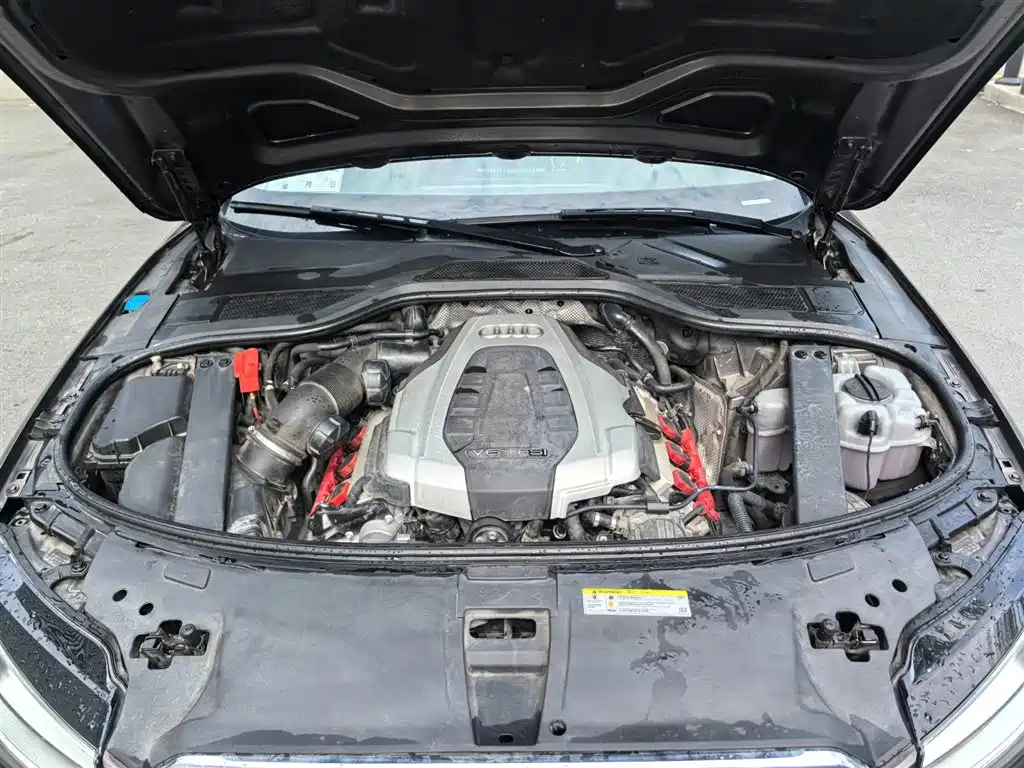 Photo 8 - Audi A8