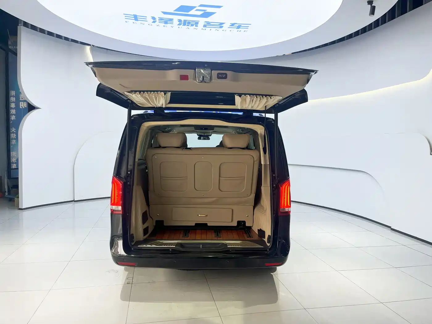 Mercedes-Benz V-Class 2018 V 260 L Premium Long Version China V фото 6
