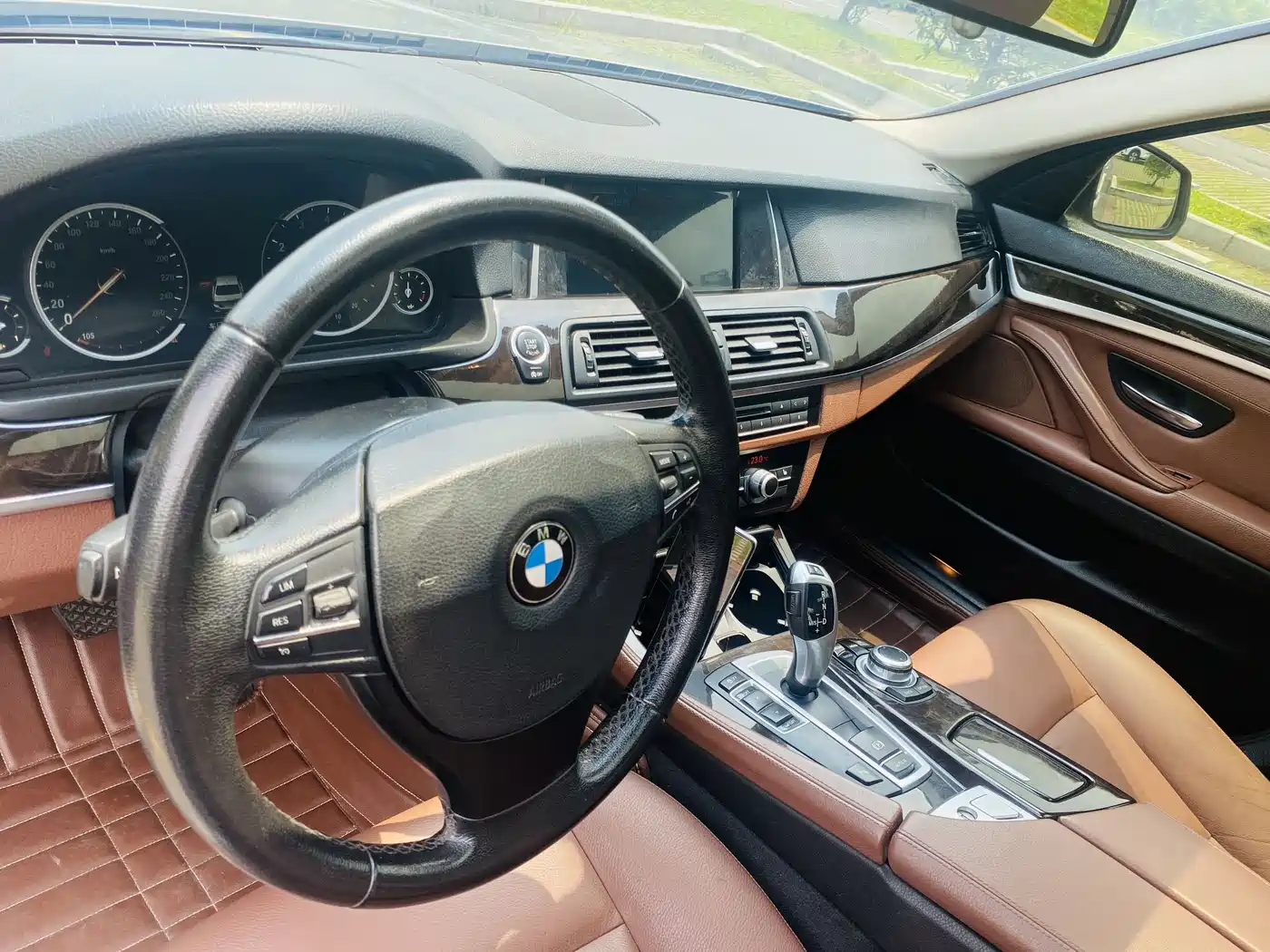 BMW 5 Series 2014 525Li Leading фото 11